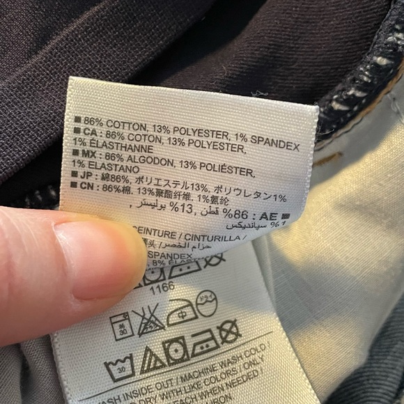 Old Navy Boyfriend Skinny Maternity Jeans - Picture 4 of 4